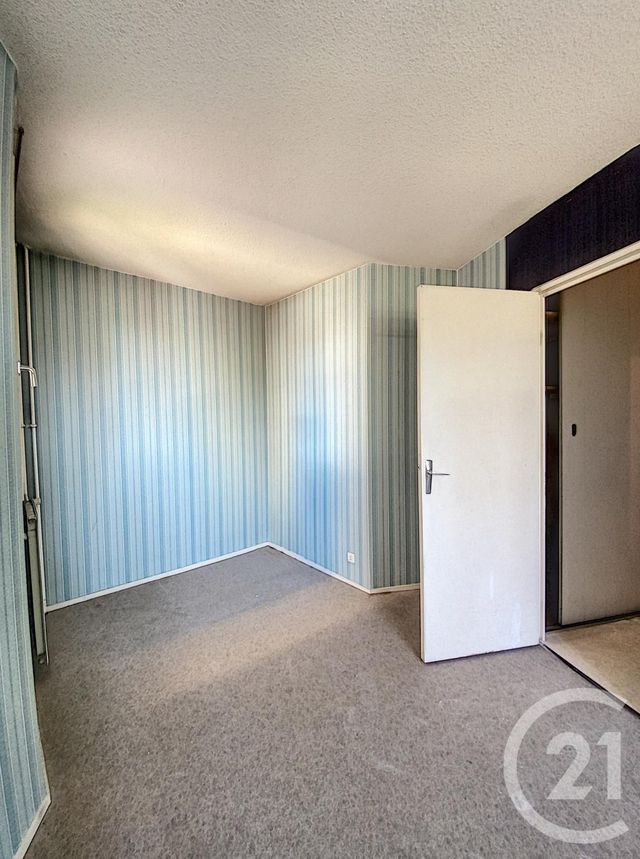 Appartement F4 à vendre - 4 pièces - 82.13 m2 - CHALON SUR SAONE - 71 - BOURGOGNE - Century 21 Immobilière Jaurès Appartement F4 à vendre - 4 pièces - 82.13 m2 - CHALON SUR SAONE - 71 - BOURGOGNE - Century 21 Immobilière Jaurès