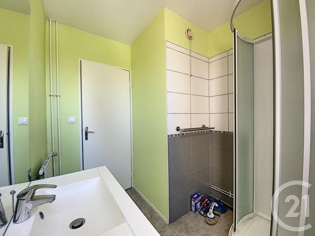 Appartement F4 à vendre - 4 pièces - 82.13 m2 - CHALON SUR SAONE - 71 - BOURGOGNE - Century 21 Immobilière Jaurès Appartement F4 à vendre - 4 pièces - 82.13 m2 - CHALON SUR SAONE - 71 - BOURGOGNE - Century 21 Immobilière Jaurès