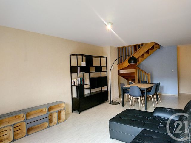 Appartement F3 à vendre - 3 pièces - 96.58 m2 - CHALON SUR SAONE - 71 - BOURGOGNE - Century 21 Immobilière Jaurès Appartement F3 à vendre - 3 pièces - 96.58 m2 - CHALON SUR SAONE - 71 - BOURGOGNE - Century 21 Immobilière Jaurès