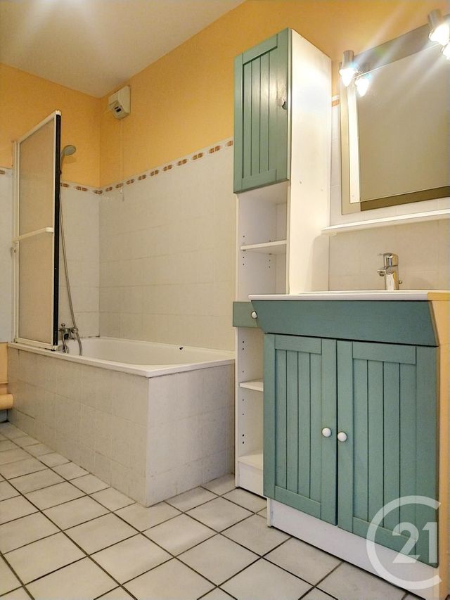 Appartement F3 à vendre - 3 pièces - 96.58 m2 - CHALON SUR SAONE - 71 - BOURGOGNE - Century 21 Immobilière Jaurès Appartement F3 à vendre - 3 pièces - 96.58 m2 - CHALON SUR SAONE - 71 - BOURGOGNE - Century 21 Immobilière Jaurès