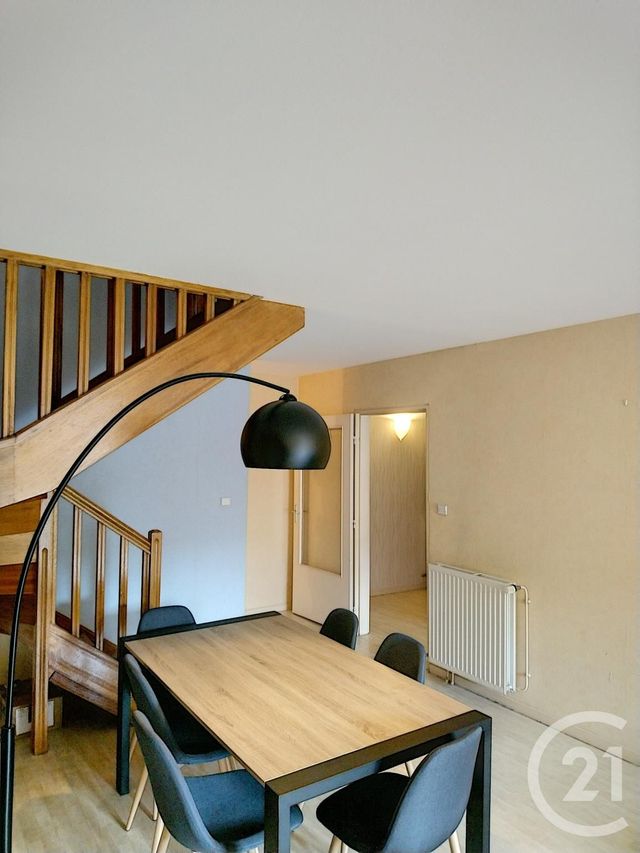 Appartement F3 à vendre - 3 pièces - 96.58 m2 - CHALON SUR SAONE - 71 - BOURGOGNE - Century 21 Immobilière Jaurès Appartement F3 à vendre - 3 pièces - 96.58 m2 - CHALON SUR SAONE - 71 - BOURGOGNE - Century 21 Immobilière Jaurès