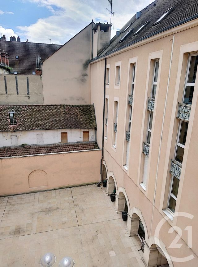 Appartement F3 à vendre - 3 pièces - 96.58 m2 - CHALON SUR SAONE - 71 - BOURGOGNE - Century 21 Immobilière Jaurès Appartement F3 à vendre - 3 pièces - 96.58 m2 - CHALON SUR SAONE - 71 - BOURGOGNE - Century 21 Immobilière Jaurès