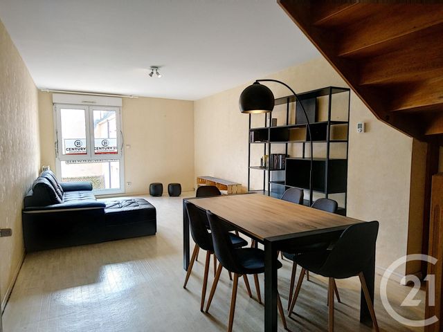 Appartement F3 à vendre - 3 pièces - 96.58 m2 - CHALON SUR SAONE - 71 - BOURGOGNE - Century 21 Immobilière Jaurès Appartement F3 à vendre - 3 pièces - 96.58 m2 - CHALON SUR SAONE - 71 - BOURGOGNE - Century 21 Immobilière Jaurès