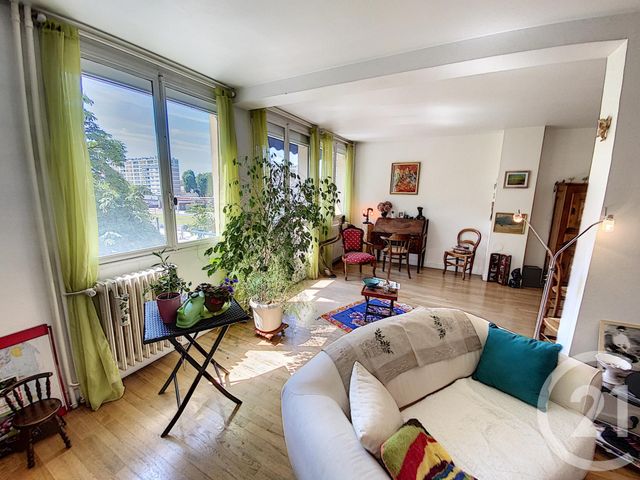 Appartement F5 à vendre - 5 pièces - 102.69 m2 - CHALON SUR SAONE - 71 - BOURGOGNE - Century 21 Immobilière Jaurès Appartement F5 à vendre - 5 pièces - 102.69 m2 - CHALON SUR SAONE - 71 - BOURGOGNE - Century 21 Immobilière Jaurès