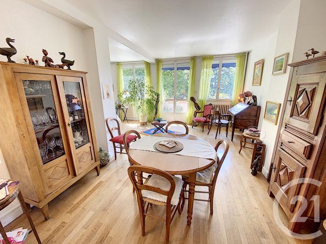 Appartement F5 à vendre - 5 pièces - 102.69 m2 - CHALON SUR SAONE - 71 - BOURGOGNE - Century 21 Immobilière Jaurès Appartement F5 à vendre - 5 pièces - 102.69 m2 - CHALON SUR SAONE - 71 - BOURGOGNE - Century 21 Immobilière Jaurès