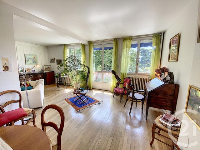 Appartement F5 à vendre - 5 pièces - 102.69 m2 - CHALON SUR SAONE - 71 - BOURGOGNE - Century 21 Immobilière Jaurès Appartement F5 à vendre - 5 pièces - 102.69 m2 - CHALON SUR SAONE - 71 - BOURGOGNE - Century 21 Immobilière Jaurès