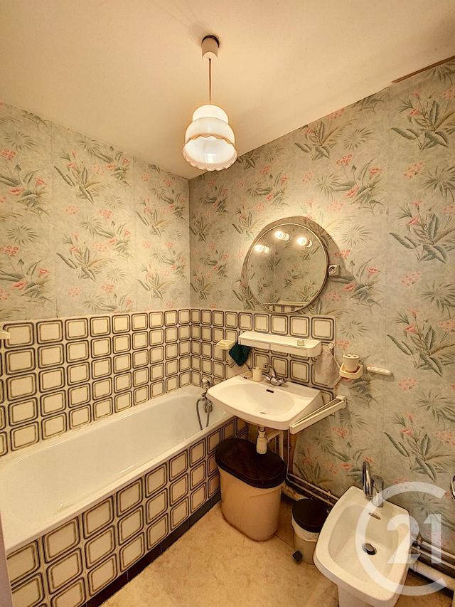 Appartement F3 à vendre - 3 pièces - 69.82 m2 - CHALON SUR SAONE - 71 - BOURGOGNE - Century 21 Immobilière Jaurès Appartement F3 à vendre - 3 pièces - 69.82 m2 - CHALON SUR SAONE - 71 - BOURGOGNE - Century 21 Immobilière Jaurès