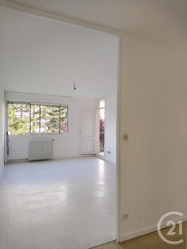 Appartement F3 à vendre - 3 pièces - 59.38 m2 - CHALON SUR SAONE - 71 - BOURGOGNE - Century 21 Immobilière Jaurès Appartement F3 à vendre - 3 pièces - 59.38 m2 - CHALON SUR SAONE - 71 - BOURGOGNE - Century 21 Immobilière Jaurès