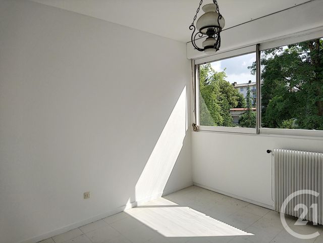 Appartement F3 à vendre - 3 pièces - 59.38 m2 - CHALON SUR SAONE - 71 - BOURGOGNE - Century 21 Immobilière Jaurès Appartement F3 à vendre - 3 pièces - 59.38 m2 - CHALON SUR SAONE - 71 - BOURGOGNE - Century 21 Immobilière Jaurès