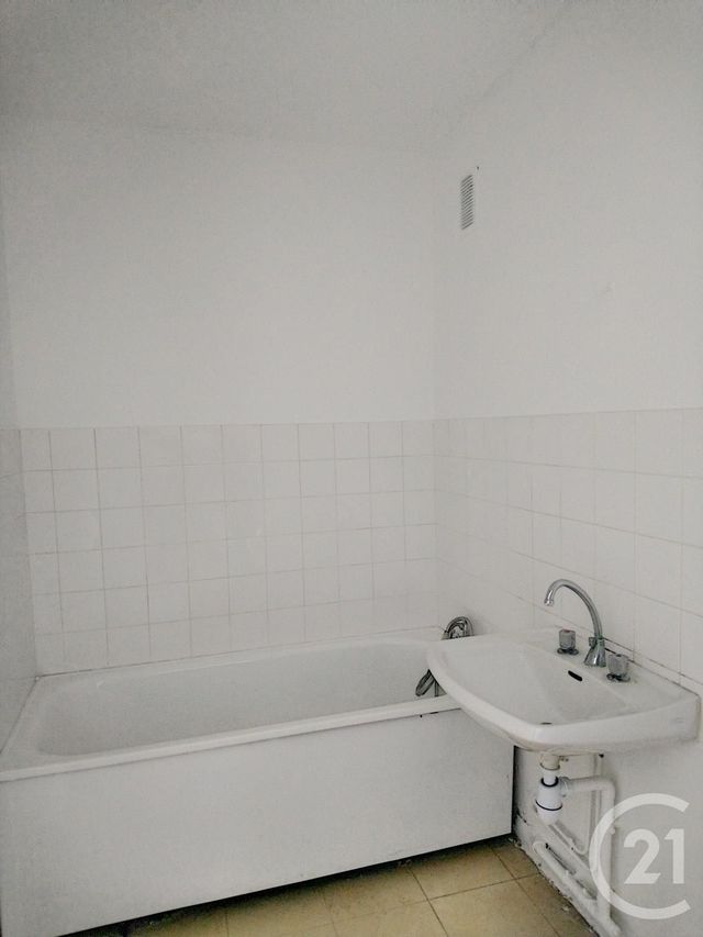 Appartement F3 à vendre - 3 pièces - 59.38 m2 - CHALON SUR SAONE - 71 - BOURGOGNE - Century 21 Immobilière Jaurès Appartement F3 à vendre - 3 pièces - 59.38 m2 - CHALON SUR SAONE - 71 - BOURGOGNE - Century 21 Immobilière Jaurès