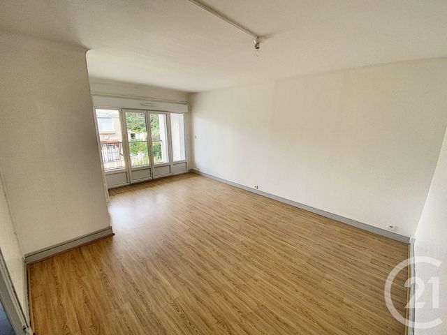 Appartement F3 à louer - 3 pièces - 65.6 m2 - ST REMY - 71 - BOURGOGNE - Century 21 Immobilière Jaurès Appartement F3 à louer - 3 pièces - 65.6 m2 - ST REMY - 71 - BOURGOGNE - Century 21 Immobilière Jaurès