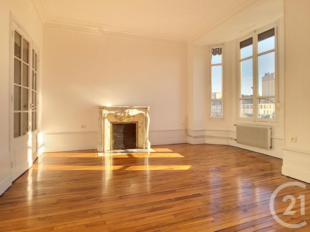 Afficher la photo en grand Appartement F4 à louer - 4 pièces - 90.0 m2 - CHALON SUR SAONE - 71 - BOURGOGNE - Century 21 Immobilière Jaurès