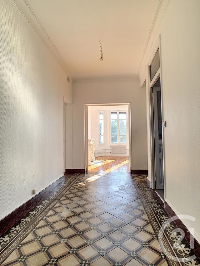 Afficher la photo en grand Appartement F4 à louer - 4 pièces - 90.0 m2 - CHALON SUR SAONE - 71 - BOURGOGNE - Century 21 Immobilière Jaurès