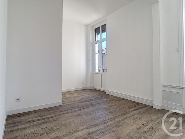 Afficher la photo en grand Appartement F4 à louer - 4 pièces - 90.0 m2 - CHALON SUR SAONE - 71 - BOURGOGNE - Century 21 Immobilière Jaurès