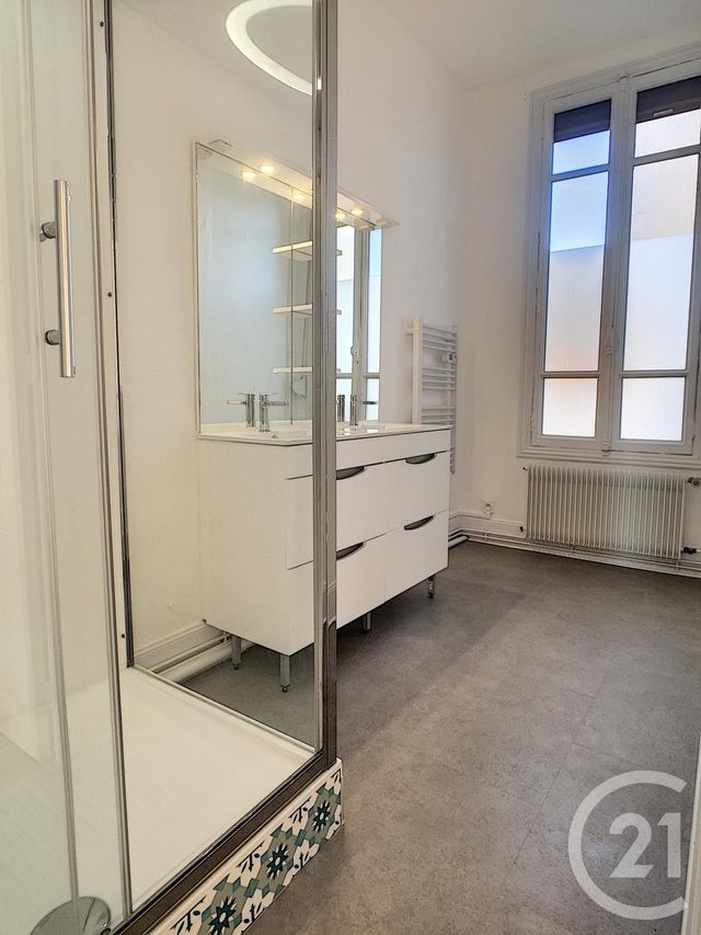 Afficher la photo en grand Appartement F4 à louer - 4 pièces - 90.0 m2 - CHALON SUR SAONE - 71 - BOURGOGNE - Century 21 Immobilière Jaurès