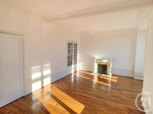 Afficher la photo en grand Appartement F4 à louer - 4 pièces - 90.0 m2 - CHALON SUR SAONE - 71 - BOURGOGNE - Century 21 Immobilière Jaurès