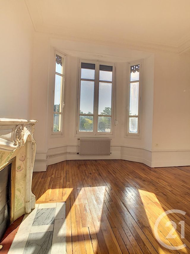 Afficher la photo en grand Appartement F4 à louer - 4 pièces - 90.0 m2 - CHALON SUR SAONE - 71 - BOURGOGNE - Century 21 Immobilière Jaurès