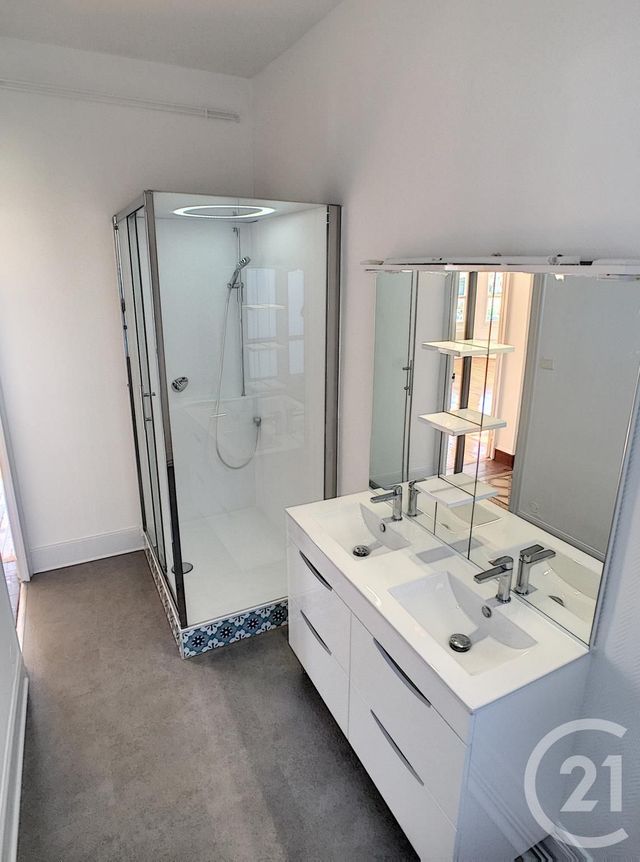 Afficher la photo en grand Appartement F4 à louer - 4 pièces - 90.0 m2 - CHALON SUR SAONE - 71 - BOURGOGNE - Century 21 Immobilière Jaurès
