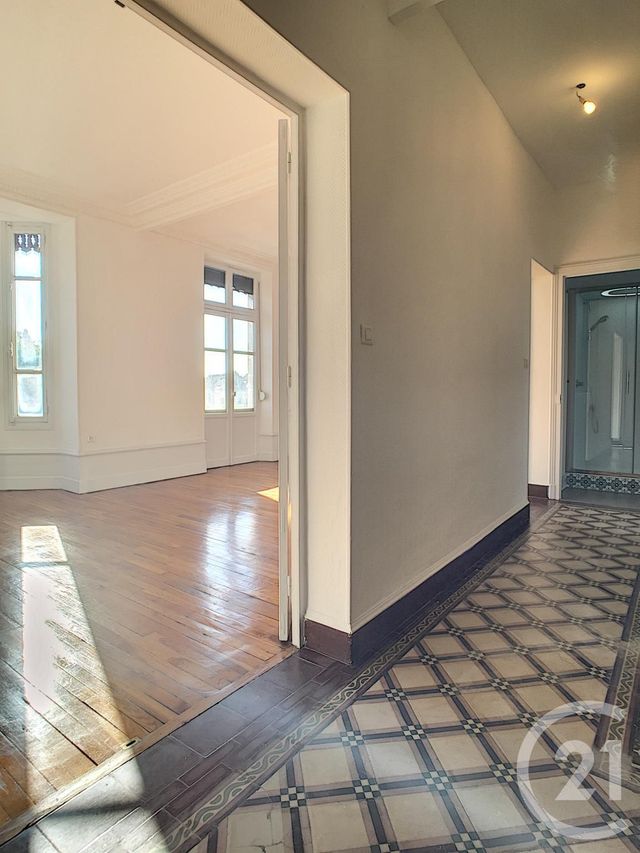 Afficher la photo en grand Appartement F4 à louer - 4 pièces - 90.0 m2 - CHALON SUR SAONE - 71 - BOURGOGNE - Century 21 Immobilière Jaurès