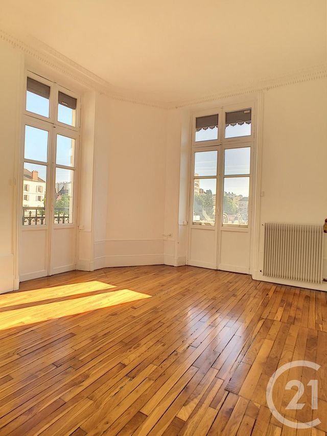 Afficher la photo en grand Appartement F4 à louer - 4 pièces - 90.0 m2 - CHALON SUR SAONE - 71 - BOURGOGNE - Century 21 Immobilière Jaurès