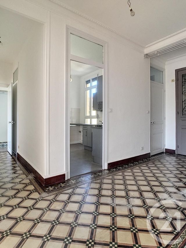 Afficher la photo en grand Appartement F4 à louer - 4 pièces - 90.0 m2 - CHALON SUR SAONE - 71 - BOURGOGNE - Century 21 Immobilière Jaurès
