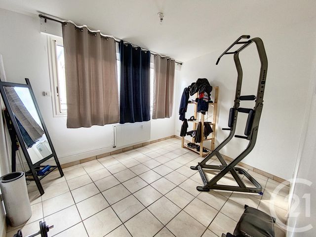 Appartement F3 à vendre - 3 pièces - 84.09 m2 - CHALON SUR SAONE - 71 - BOURGOGNE - Century 21 Immobilière Jaurès Appartement F3 à vendre - 3 pièces - 84.09 m2 - CHALON SUR SAONE - 71 - BOURGOGNE - Century 21 Immobilière Jaurès