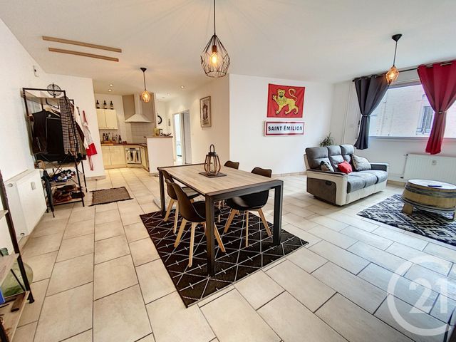 Appartement F3 à vendre - 3 pièces - 84.09 m2 - CHALON SUR SAONE - 71 - BOURGOGNE - Century 21 Immobilière Jaurès Appartement F3 à vendre - 3 pièces - 84.09 m2 - CHALON SUR SAONE - 71 - BOURGOGNE - Century 21 Immobilière Jaurès