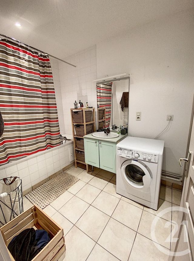 Appartement F3 à vendre - 3 pièces - 84.09 m2 - CHALON SUR SAONE - 71 - BOURGOGNE - Century 21 Immobilière Jaurès Appartement F3 à vendre - 3 pièces - 84.09 m2 - CHALON SUR SAONE - 71 - BOURGOGNE - Century 21 Immobilière Jaurès