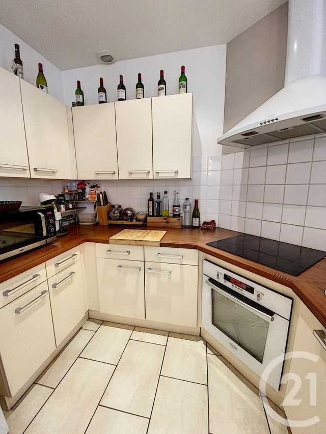 Appartement F3 à vendre - 3 pièces - 84.09 m2 - CHALON SUR SAONE - 71 - BOURGOGNE - Century 21 Immobilière Jaurès Appartement F3 à vendre - 3 pièces - 84.09 m2 - CHALON SUR SAONE - 71 - BOURGOGNE - Century 21 Immobilière Jaurès
