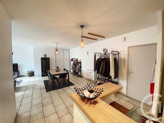 Appartement F3 à vendre - 3 pièces - 84.09 m2 - CHALON SUR SAONE - 71 - BOURGOGNE - Century 21 Immobilière Jaurès Appartement F3 à vendre - 3 pièces - 84.09 m2 - CHALON SUR SAONE - 71 - BOURGOGNE - Century 21 Immobilière Jaurès