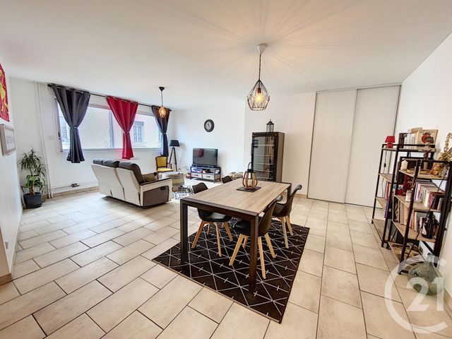 Appartement F3 à vendre - 3 pièces - 84.09 m2 - CHALON SUR SAONE - 71 - BOURGOGNE - Century 21 Immobilière Jaurès Appartement F3 à vendre - 3 pièces - 84.09 m2 - CHALON SUR SAONE - 71 - BOURGOGNE - Century 21 Immobilière Jaurès