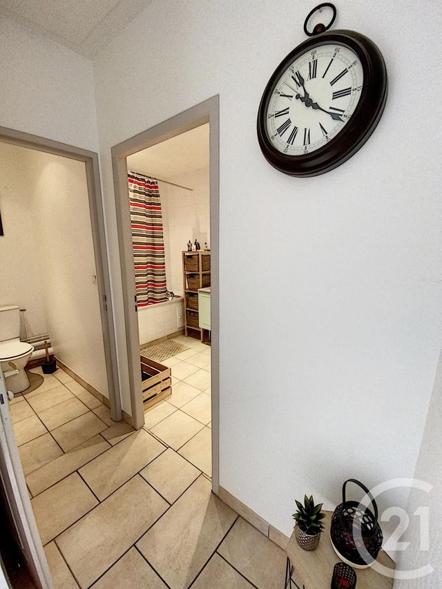 Appartement F3 à vendre - 3 pièces - 84.09 m2 - CHALON SUR SAONE - 71 - BOURGOGNE - Century 21 Immobilière Jaurès Appartement F3 à vendre - 3 pièces - 84.09 m2 - CHALON SUR SAONE - 71 - BOURGOGNE - Century 21 Immobilière Jaurès