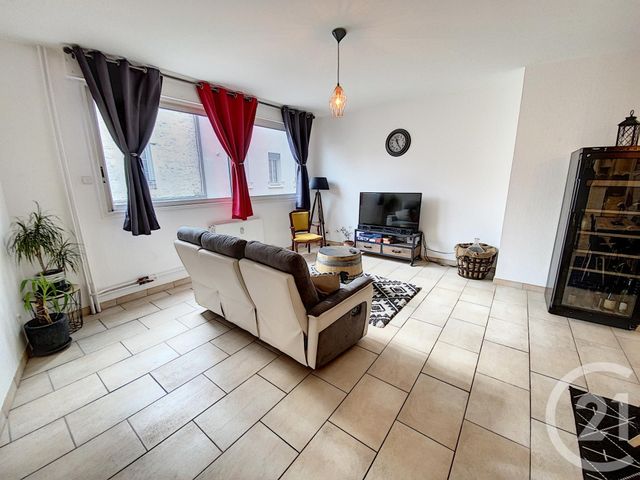 Appartement F3 à vendre - 3 pièces - 84.09 m2 - CHALON SUR SAONE - 71 - BOURGOGNE - Century 21 Immobilière Jaurès Appartement F3 à vendre - 3 pièces - 84.09 m2 - CHALON SUR SAONE - 71 - BOURGOGNE - Century 21 Immobilière Jaurès