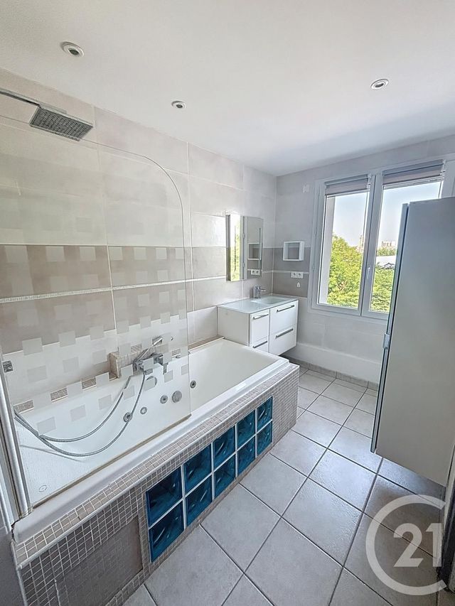 Appartement T3 à vendre - 3 pièces - 62.78 m2 - CHALON SUR SAONE - 71 - BOURGOGNE - Century 21 Immobilière Jaurès